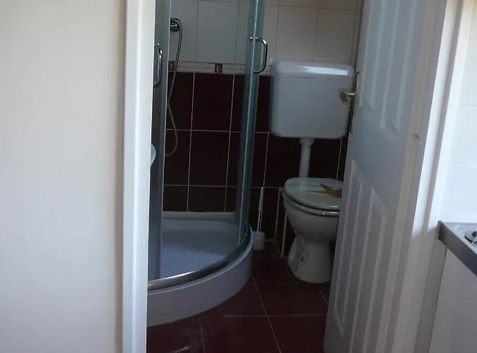 Porkolab Apartmanhaz * גיינסדיאס