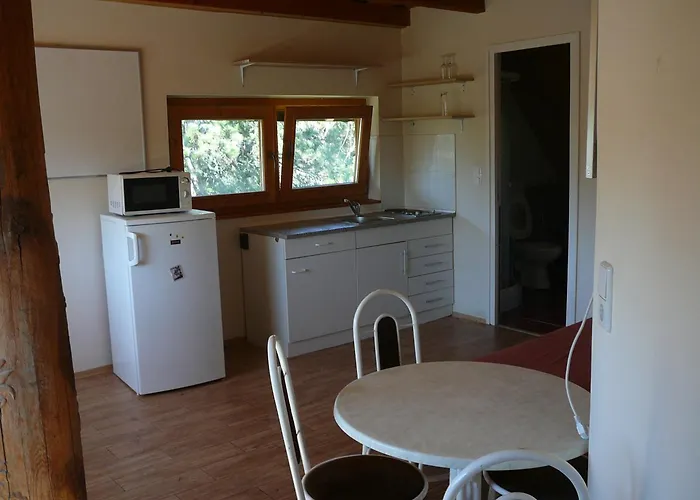 Porkolab Apartmanhaz * גיינסדיאס